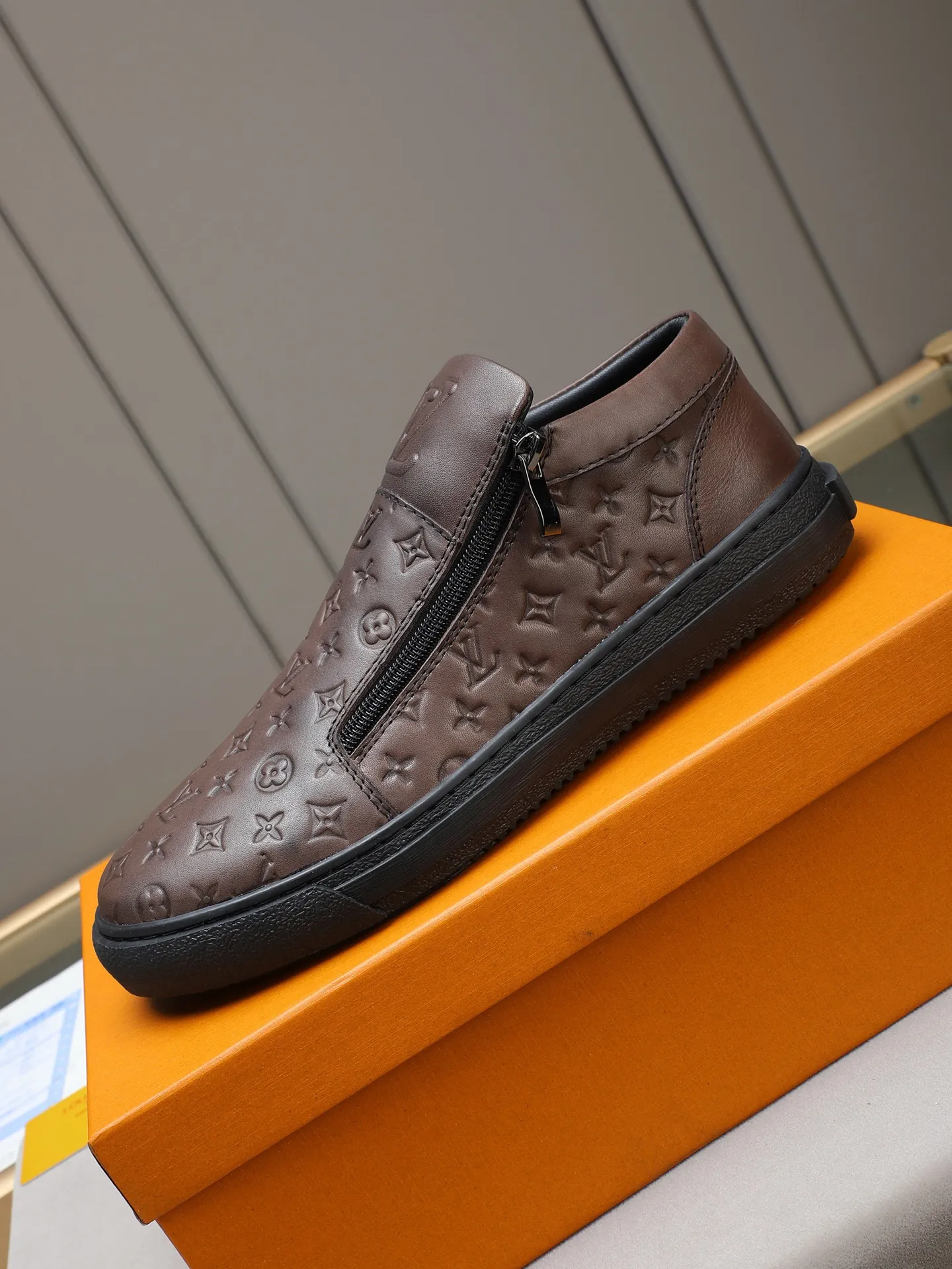 The main recommended model👍👍👍PP440 is the new LOUIS VUITTON [Luden Yiwei]——LV upper [Lv]🇮🇹Imported first-layer cowhide embossed🇩🇪Breathable sheep lining ➕Non-slip and wear-resistant outsole. Every man's identity is reflected in his elegant and stable upper shoes🚶🏻🚶🏻📯 No matter the wind or rain, the shoe last remains unchanged and can stand the test of time🔍️. ——Code number: 38-44 (45 can be customized)